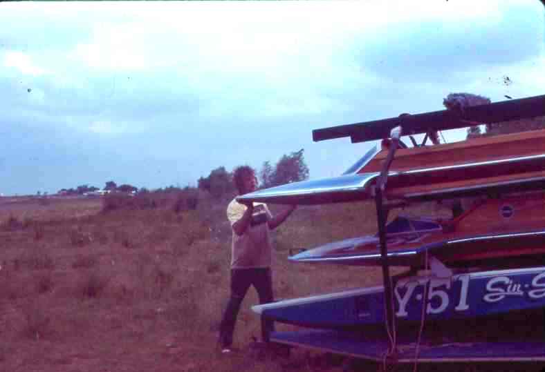 SanAnt Mem Day 1976 12 Jan Berry helping Rex unload.jpg